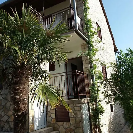 Lupi M&s 3 Apartment Vrboska
